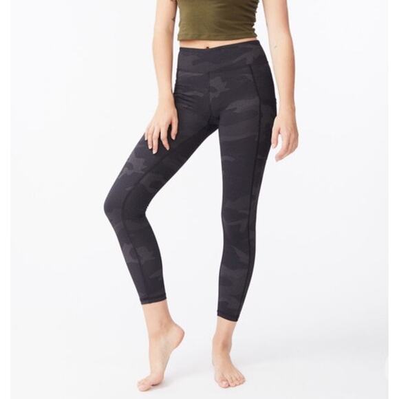 Aeropostale Camo Leggings w Pockets Womens Large - Picture 1 of 4